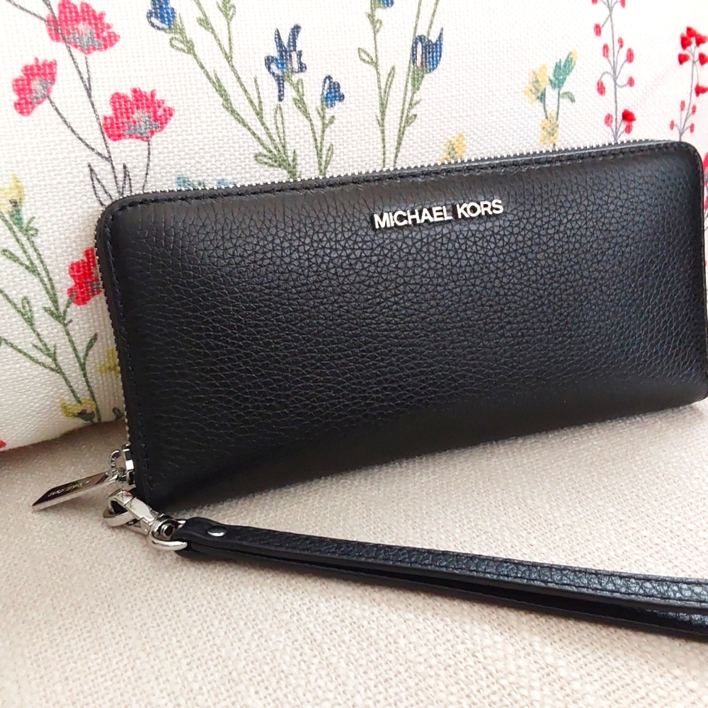 Michael Kors Jet Set Travel Wallet/Wristlet